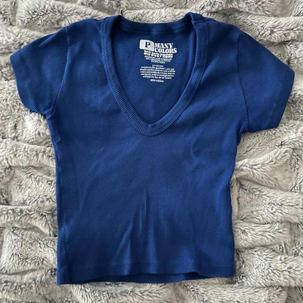 Big Bud Press cropped blue v-neck - size P